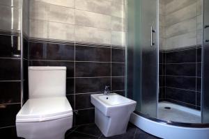 Evergreen Pines Apartment