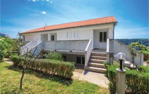 1 Bedroom Amazing Apartment In Kampor