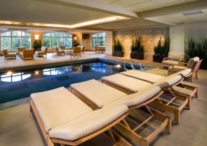 Ski, In Ski Out 2 Bedroom Vacation Condo With Resort Amenities That Include Exercise Center, Indoor Pool, And Hot Tubs