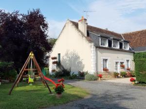 Maisons de vacances Gite Beaumont-la-Ronce, 5 pieces, 8 personnes - FR-1-381-97 : photos des chambres