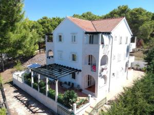 Apartments Villa La Riva - Seafront accommodation