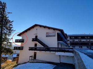 Studio cabine ski aux pieds avec balcon et parking - FR-1-275-159