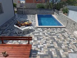 Holiday home with swimming pool and terrace - Francikovac