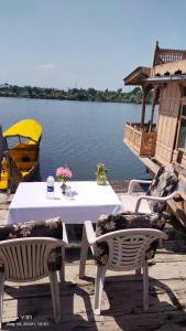 Palace Heights Houseboats