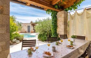 Amazing Home In Liznjan With Kitchen 