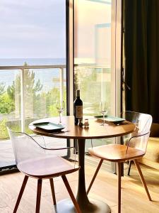 Tuż przy plaży nowoczesny apartament z tarasem i pięknym widokiem na Bałtyk