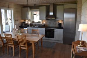 Alpstigen 10B - Newly built sports cottage with lovely views (lower apt)
