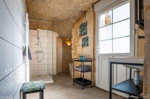 Maisons de vacances La cavee du coteau, petit cocon troglodytique avec spa de mai a septembre : photos des chambres