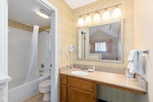 Queen Studio Suite room in Residences at Daniel Webster
