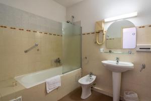 B&B / Chambres d'hotes Hotel Hibiscus : Chambre Lits Jumeaux - Vue sur Mer