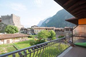 Two-Bedroom Apartment with Terrace and Castel View