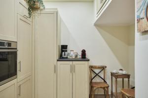 Spirou Merkouri Handcrafted 2BD Home