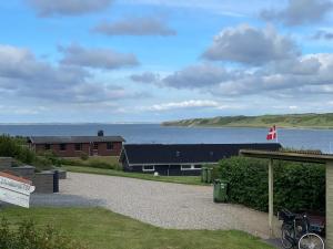 Ældre Sommerhus Max 4 voksne og 4 børn