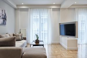 Spacious 2bd Apt in Prime Location next to Divani