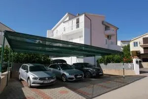 House Jurić - 普利莫顿