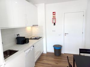 White Pearl Apartment by Seewest