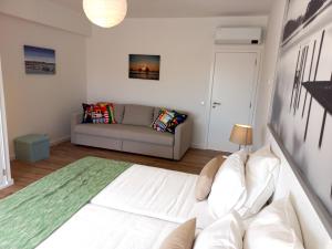 White Pearl Apartment by Seewest