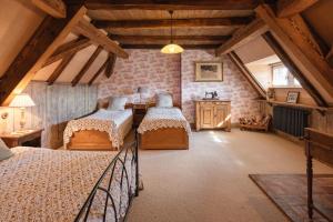 B&B / Chambres d'hotes Au Fil du Temps : Chambre Familiale avec Salle de Bains Privative