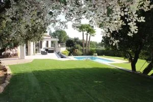 Luxurious villa 4 bedrooms in secluded area, swimming pool - Les Maillans
