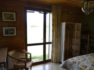 Chambre indépendante deux personnes au bord de la Blanche