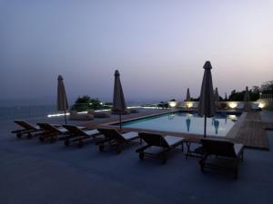 Deluxe Double or Twin Room with Sea View room in Hotel Relax Dhermi
