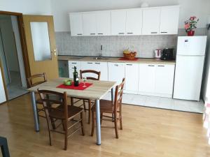 Apartment Zdenka-5 km from Opatija