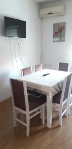 Three-Bedroom Apartment room in Apartments Holiday