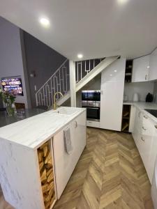 Luxury Exclusive 3 Bedroom DOWNTOWN Apartment
