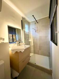 Appartement entre la lagune et la mer avec piscine, direct plage, vue partielle mer