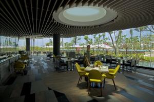 Restaurant, AYANA Resort Bali in Bali