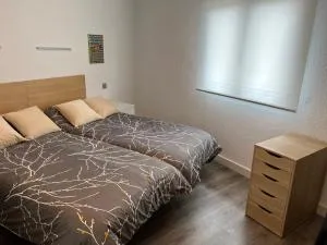 Habitacion DOBLE con baño compartido en Pozuelo dentro de casa tipo Boutique - Húmera