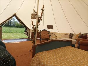 Tentes de luxe La Toile sous Les Etoiles : photos des chambres