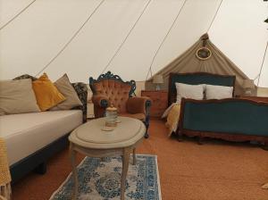 Tentes de luxe La Toile sous Les Etoiles : photos des chambres
