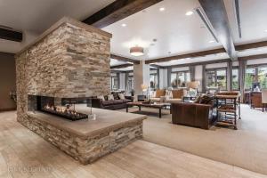 Ski, In Ski Out 3 Bedroom Vacation Condo With Resort Amenities That Include Exercise Center, Indoor Pool, And Hot Tubs