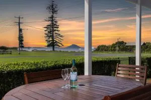 Black Possum Cottage Views of the Bay - Pindimar