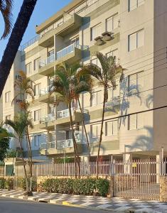 Apartamento amplo e confortável a 3 quarteirões da praia