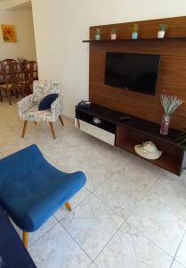 Apartamento amplo e confortável a 3 quarteirões da praia