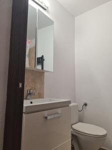 Lucas House ( aeroport Henry Coanda, Therme Bucuresti)