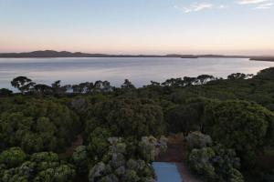 Peacehaven Shack on the Irwin Inlet