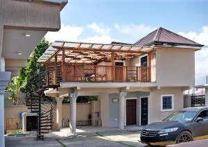 Yussals Studio - Kokrobite