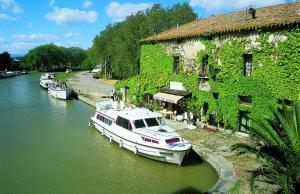 Maisons de vacances Loctroi, Village house with patio : photos des chambres