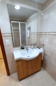 Piso familiar con amplia terraza 300m de la playa