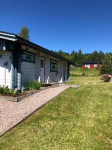 Mysig timmerstuga med braskamin nära Hovfjället