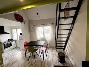 Appartements Joli Appart STREET ART Parc Asterix, Chantilly, Aeroport Charles de Gaulle : photos des chambres
