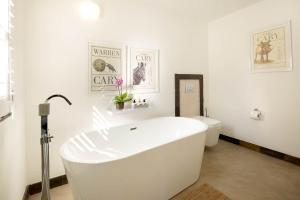 Bushbaby River Lodge