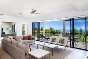 3 Hilltop Villas White Water Views from the Heart of Sunshine - Ubytování bez kategorie ve městě Sunshine Beach