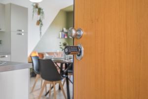 HYGGE Family Apartment - one step away from the lake!!!