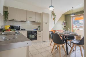 HYGGE Family Apartment - one step away from the lake!!!