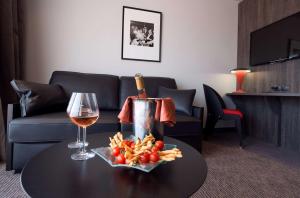 Hotels Best Western Premier Le Patio des Artistes Wellness Jacuzzi : photos des chambres