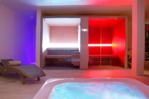 Hotels Best Western Premier Le Patio des Artistes Wellness Jacuzzi : photos des chambres